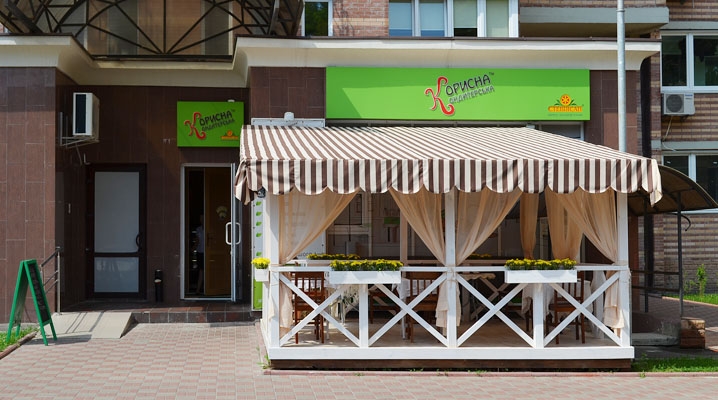 kafe letnyaia ploshadka